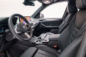 danhgiaxe-com-bmw-thaco-xventure-2024-viet-nam-01626-070649 Sang trọng, thể thao và công nghệ là những tính từ chính xác để mô tả về nội thất của những chiếc BMW thế hệ G nói chung và X3 2024 nói riêng.