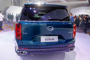 gac-gs8-2024-9-010048 Đuôi xe GAC GS8 2024 cũng mang dáng vẻ của những dòng SUV hạng sang cao cấp khi có các góc vuông vức, thanh lịch
