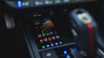 hyundai-elantra-2024-11-143158 Sạc không dây chuẩn Qi