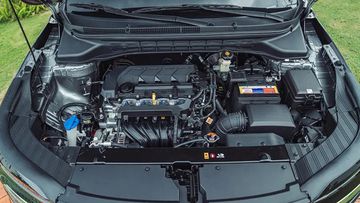 ng-c-1-161927 Điểm mạnh của Carens là có thêm tùy chọn động cơ diesel 1.5L và động cơ xăng tăng áp 1.4L, vượt trội hoàn toàn về sức mạnh so với mặt bằng chung của phân khúc