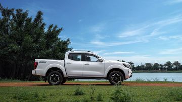 nissan-navara-2024-15-101308 Thân xe Nissan Navara 2024 khỏe khoắn với nhiều ốp nổi khối
