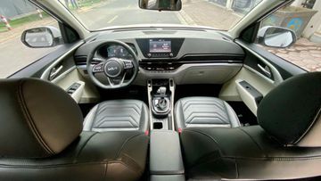 nthat-160517 Nội thất của Kia Carens 2024 mang đến những thay đổi táo bạo, đi theo hướng hiện đại và trẻ trung.