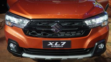 suzuki-xl7-hybrid-2024-6-005805 Nắp capo Suzuki XL7 Hybrid vẫn được thiết kế vuốt thấp 2 bên