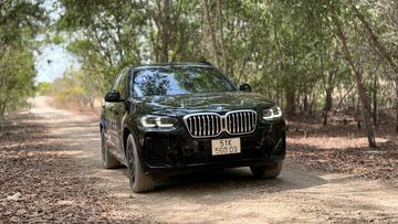 z5433992738586_7faebae32c7ca4449c2f1a6be2dc8e3c-065642 Khác biệt về thiết kế giữa các phiên bản trên X3 xuất hiện ngay ở phần đầu xe.