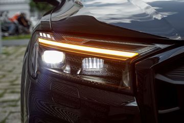 audi-q7-2024-10-125850 Đèn pha Audi Q7 2025 đã hiện đại hơn nhiều với công nghệ LED Matrix trở thành tiêu chuẩn