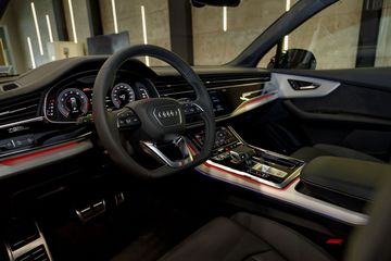 audi-q7-2024-28-130723 Các chi tiết trang trí khoang nội thất Audi Q7 2025 khá cao cấp, đúng tiêu chuẩn của các dòng xe hạng sang