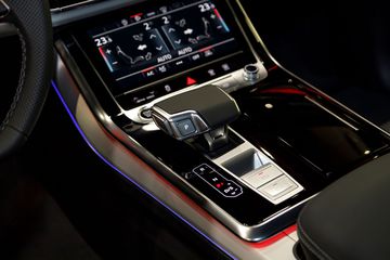 audi-q7-2024-34-130447 Audi Q7 2025 tiếp tục trang bị cần số điện tử với tay nắm kiểu máy bay hiện đại