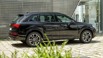 audi-q7-2024-5-125401 Audi Q7 2025 không thay đổi quá nhiều về kích thước tổng thể và thiết kế