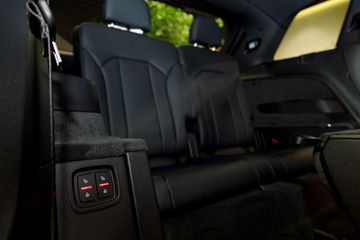 audi-q7-2024-63-131103 Hàng ghế thứ ba Audi Q7 2025 trang bị nút gập điện nhanh, có thể gập ghế từ hai bên cửa sau