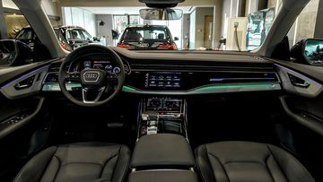 audi-q8-2025-28-061729 Khoang lái Audi Q8 2025 vẫn đậm chất công nghệ với các giao diện điều khiển được số hóa tối đa