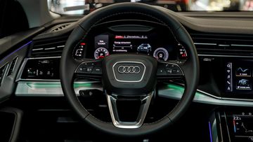 audi-q8-2025-30-061737 Vô lăng Audi Q8 2025 giữ nguyên thiết kế hình tròn, bọc da đi kèm các tính năng cao cấp