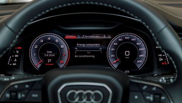 audi-q8-2025-31-061749 Sau vô lăng là màn hình kỹ thuật số Audi Virtual Cockpit 12,3 inch với giao diện tùy biến hiện đại