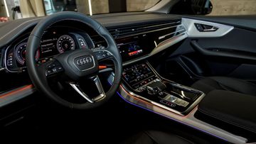 audi-q8-2025-33-061824 Nội thất Audi Q8 2025 chỉ duy nhất lựa chọn da Cricket với màu đen tiêu chuẩn