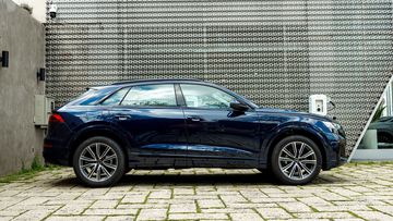 audi-q8-2025-5-061532 Thân xe Audi Q8 2025 vẫn giữ được vẻ năng động và trẻ trung với các đường gân dập nổi