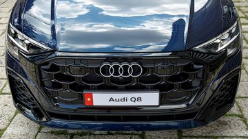 audi-q8-2025-9-061456 Đầu xe Audi Q8 2025 sở hữu nhiều chi tiết tạo hình thể thao hầm hố hơn và được sơn đen đặc trưng