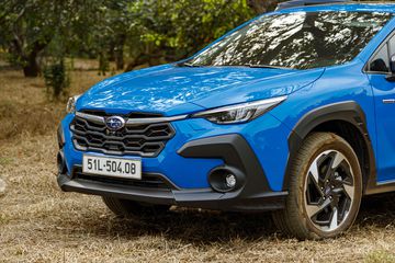 cn_1301-121235 Mặt ca lăng Subaru Crosstrek 2025 đã hầm hố hơn với tạo hình lục giác