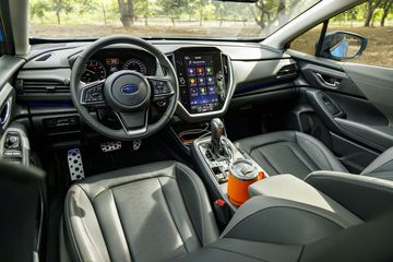 cn_1329-122817 Nội thất Subaru Crosstrek 2025 chỉ có duy nhất một màu đen kết hợp cùng trần sáng màu