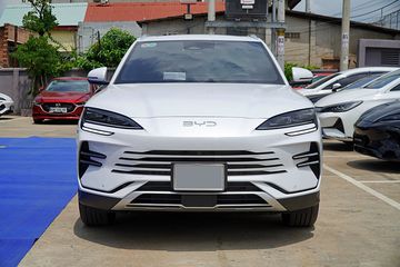 dsc03681-010556 Đầu xe BYD Sealion 6 2025 cũng được mô phỏng kiểu dáng phần đầu sư tử biển, đem lại diện mạo cá tính và táo bạo