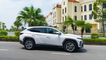 hyunda-tucson-2025-13-063402 Hyundai Tucson 2025 phiên bản Đặc biệt và Turbo tiếp tục được trang bị gói công nghệ an toàn chủ động Hyundai SmartSense với nhiều tính năng hỗ trợ người lái hiện đại