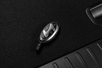 hyunda-tucson-2025-23-062932 Hyundai Tucson 2025 cũng trang bị chìa khóa thông minh Smartkey hỗ trợ khởi động từ xa thông minh