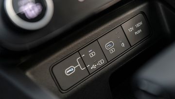 hyunda-tucson-2025-30-062910 Hyundai Tucson 2025 trang bị cổng sạc USB-C hiện đại hơn, công suất sạc lớn và tốc độ truyền tải nhanh hơn