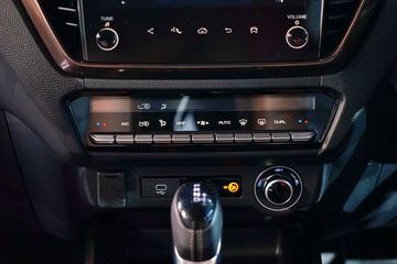 isuzu-d-max-2025-24-001222 Isuzu D-Max 2025 tiếp tục trang bị điều hòa tự động 2 vùng độc lập với lọc không khí PM2.5 trên các phiên bản cao cấp