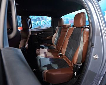 isuzu-d-max-2025-27-001257 Hàng ghế sau Isuzu D-Max 2025 thiết kế gập 60:40 linh hoạt hơn đáng kể
