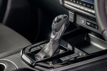 isuzu-d-max-2025-34-002939 Isuzu D-Max 2025 tiếp tục có 2 tùy chọn hộp số sàn 6 cấp và hộp số tự động 6 cấp