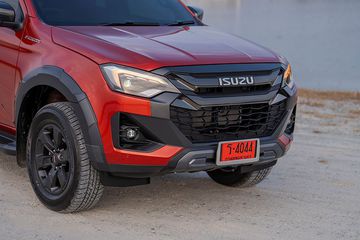 isuzu-d-max-2025-5-234844 Đầu xe Isuzu D-Max 2025 hầm hố hơn với lưới tản nhiệt thiết kế mở rộng hơn