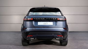 range-rover-velar-2025-2-173254 Đuôi xe Range Rover Velar 2025 vẫn giữ được nét đặc trưng từ trước đến nay