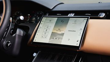 range-rover-velar-2025-35-173637 Hệ thống giải trí Range Rover Velar 2025 đã được nâng cấp hệ thống Pivi Pro thế hệ mới nhất