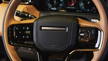 range-rover-velar-2025-46-175342 Range Rover Velar 2025 còn được nâng cấp các tính năng an toàn cao cấp nhất, đặc biệt là hệ thống an toàn chủ động ADAS