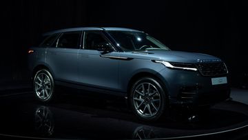 range-rover-velar-2025-52-172956 Range Rover Velar 2025 tiếp tục duy trì ngôn ngữ thiết kế mượt mà, tinh tế với triết lý tối giản