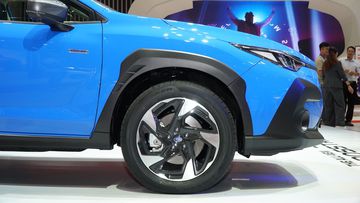 subaru-crosstrek-2025-11-005709 Cả hai phiên bản Subaru Crosstrek 2025 đều trang bị la-zăng hợp kim 18 inch thiết kế khá thể thao