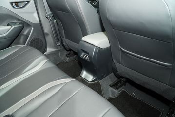 subaru-crosstrek-2025-30-005955 Subaru Crosstrek 2025 cũng được trang bị hệ thống điều hòa hiện đại nhưng đáng tiếc không có cửa gió phía sau