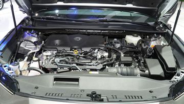 toyota-camry-2025-24-162026 Toyota Camry 2025 trang bị công nghệ Hybrid thế hệ thứ 5 cho sức mạnh vượt trội nhưng vẫn tiết kiệm nhiên liệu