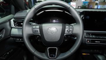 toyota-camry-2025-27-161145 Vô lăng Toyota Camry 2025 thiết kế hiện đại hơn, tinh tế hơn