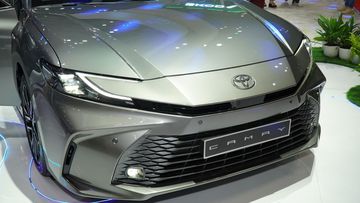 toyota-camry-2025-6-160942 Hốc gió tản nhiệt họa tiết kim cương mở rộng sang hai bên tăng nhận diện cho Toyota Camry 2025