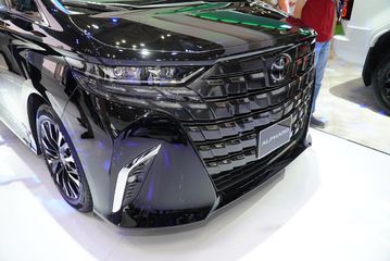 dsc06561-115224 Hai bên cản trước Toyota Alphard 2025 tiếp tục thiết kế hai hốc cản giúp mẫu minivan của Toyota thêm phần hầm hố