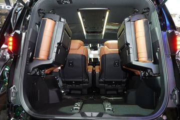 dsc06574-154542 Hàng ghế thứ ba Toyota Alphard 2025 có thể gập 50:50 sang hai bên để mở rộng khoang hành lý