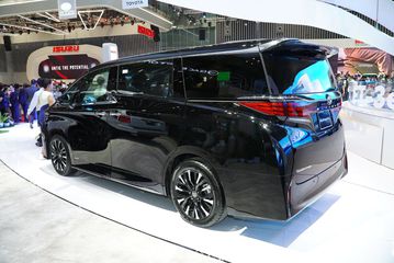 dsc06738-115254 Thân xe Toyota Alphard 2025 cũng phá cách hơn, năng động hơn với các thiết kế cá tính