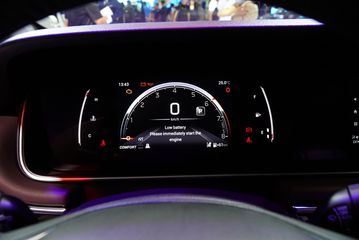 gac-m6-pro-2025-11-154040 Đồng hồ lái GAC M6 Pro 2025 khá hiện đại khi trang bị màn hình đa thông tin LCD 7 inch