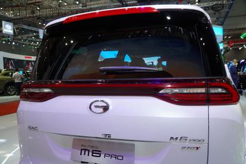 gac-m6-pro-2025-37-153857 GAC M6 Pro 2025 cũng trang bị đuôi gió sau mang đến vẻ cân đối, hài hòa