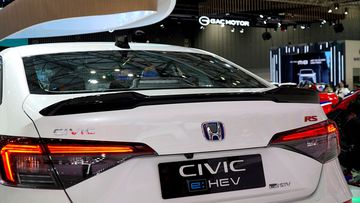 honda-civic-2025-12-153531 Honda Civic 2025 phiên bản RS tiếp tục trang bị đuôi gió dạng lip thêm phần thể thao năng động