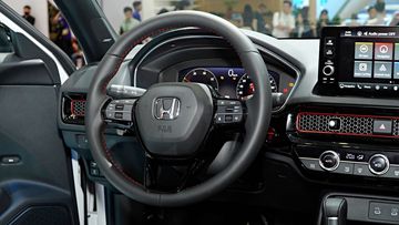 honda-civic-2025-15-153550 Vô lăng Honda Civic 2025 tiếp tục duy trì thiết kế 3 chấu thể thao