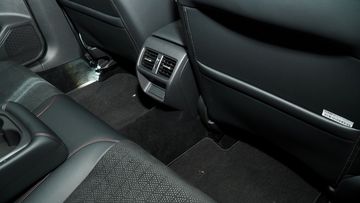 honda-civic-2025-27-153727 Hệ thống điều hòa Honda Civic 2025 trang bị tiêu chuẩn cửa gió cho hàng ghế sau
