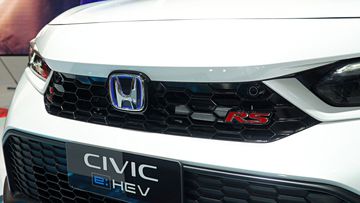 honda-civic-2025-8-153355 Mặt ca-lăng Honda Civic 2025 đã được nâng cấp kiểu họa tiết lưới tổ ong tương tự Honda Civic Type R