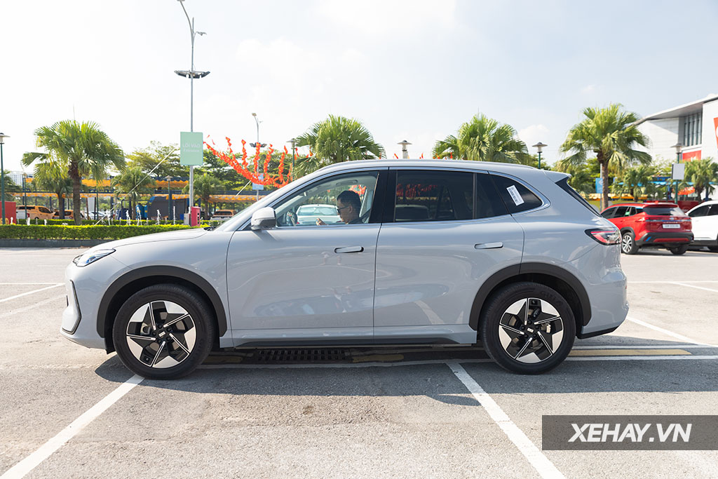 xehay-geely-ex5-29092025-2