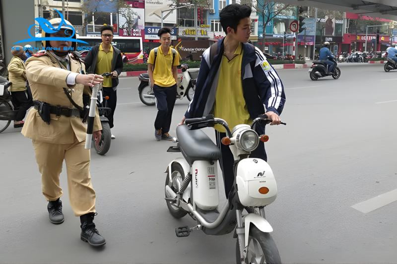 Xe đạp điện không đội mũ phạt bao nhiêu tiền?