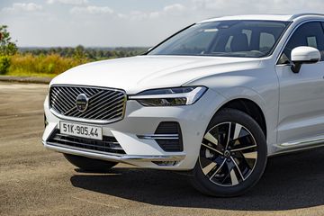La-zăng Volvo XC60 2026 bắt mắt với thiết kế kiểu 5 chấu kép phay xước kim cương